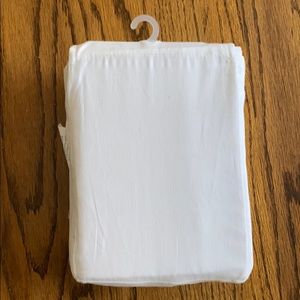 2 white fitted crib sheets